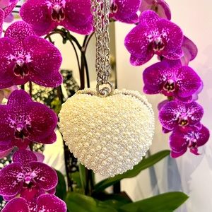 Heart pearl mini bag